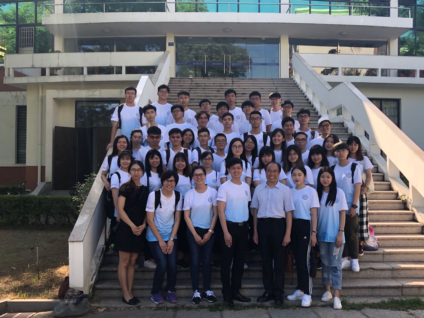 马来西亚分校化工系师生代表团与biwn必赢老师合影.jpg 马来西亚分校化工系师生代表团与biwn必赢老师合影.jpg