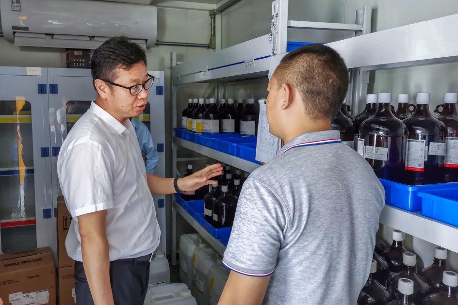 说明: C:\Users\chem\Desktop\冯石稿件\新建文件夹\漳州开发区管委会蔡志勇副主任一行来古雷石化研究院交流指导\4.jpg 说明: C:\Users\chem\Desktop\冯石稿件\新建文件夹\漳州开发区管委会蔡志勇副主任一行来古雷石化研究院交流指导\4.jpg