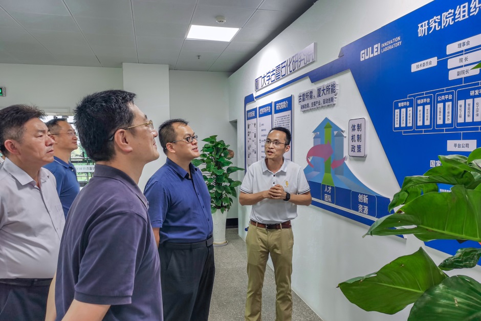说明: C:\Users\chem\Desktop\冯石稿件\新建文件夹\漳州开发区管委会蔡志勇副主任一行来古雷石化研究院交流指导\2.jpg 说明: C:\Users\chem\Desktop\冯石稿件\新建文件夹\漳州开发区管委会蔡志勇副主任一行来古雷石化研究院交流指导\2.jpg