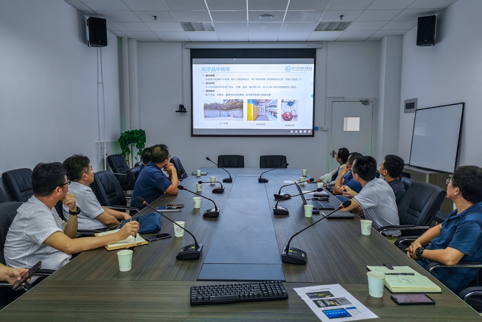 说明: C:\Users\chem\Desktop\冯石稿件\新建文件夹\漳州开发区管委会蔡志勇副主任一行来古雷石化研究院交流指导\5.jpg 说明: C:\Users\chem\Desktop\冯石稿件\新建文件夹\漳州开发区管委会蔡志勇副主任一行来古雷石化研究院交流指导\5.jpg